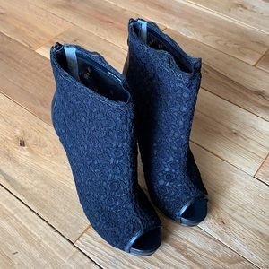 BEBE booties- Vikki size 7